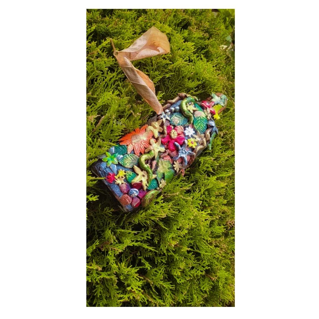 Secret Garden Bloom Bottle Art – Handcrafted Decorative Garden-Inspired Bottle 🌸🍃