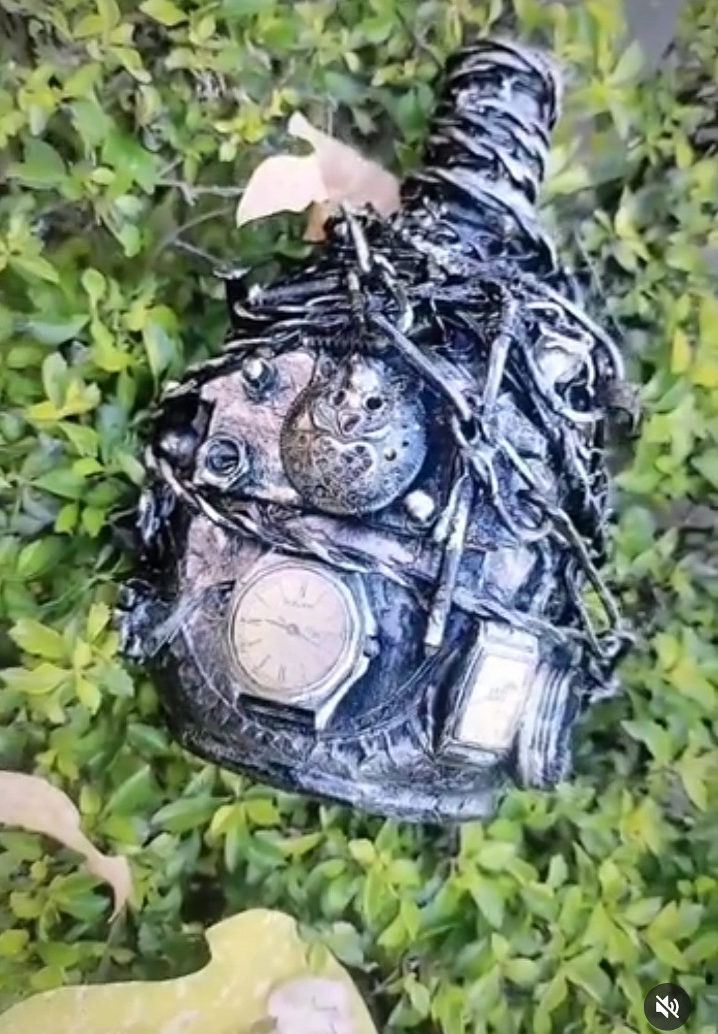 ⛓️ Frozen Time – The Junk Art Bottle